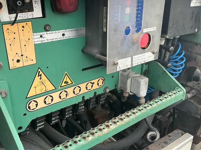 2009 ginaf 3233s 6x2 bakwagen met autolaadkraan - afbeelding 18 van  33