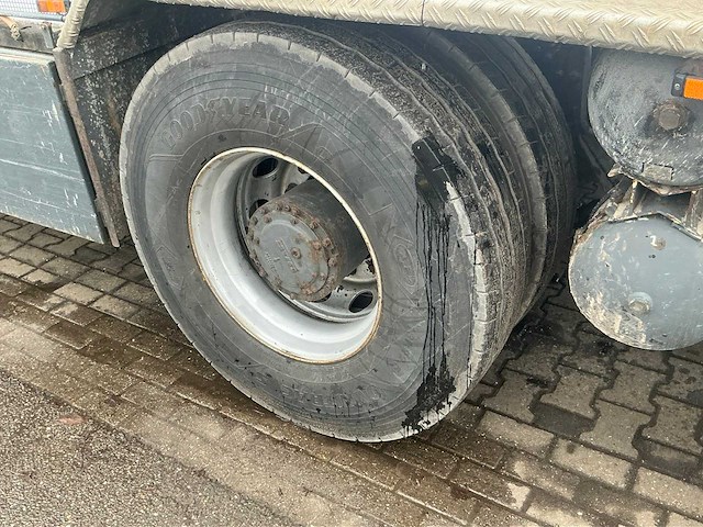 2009 ginaf 3233s 6x2 bakwagen met autolaadkraan - afbeelding 24 van  33