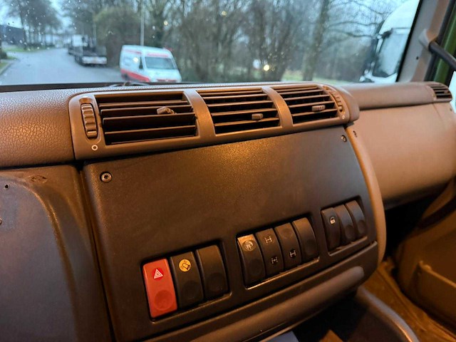 2009 ginaf 3233s 6x2 bakwagen met autolaadkraan - afbeelding 32 van  33