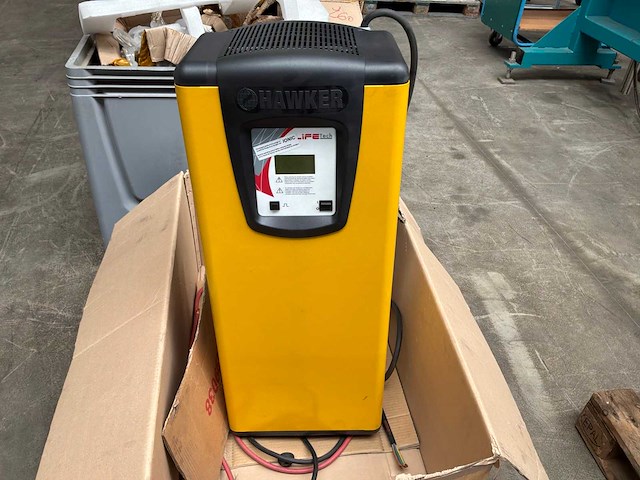 2009 hawker tc1 lt 48/100 ionic tractiebatterijlader - afbeelding 1 van  7