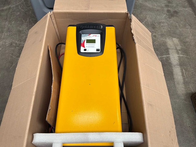 2009 hawker tc1 lt 48/100 ionic tractiebatterijlader - afbeelding 2 van  7
