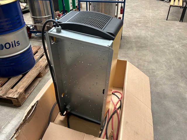 2009 hawker tc1 lt 48/100 ionic tractiebatterijlader - afbeelding 3 van  7