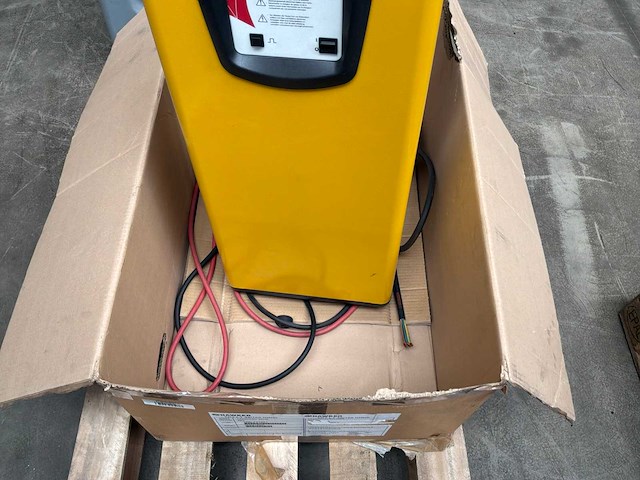 2009 hawker tc1 lt 48/100 ionic tractiebatterijlader - afbeelding 4 van  7
