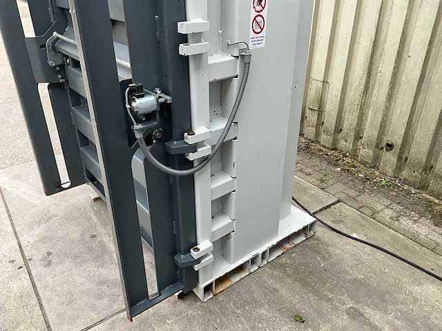 2009 hsm v-press 860 plus afvalpers / kartonpers verticale balenpers - afbeelding 9 van  22