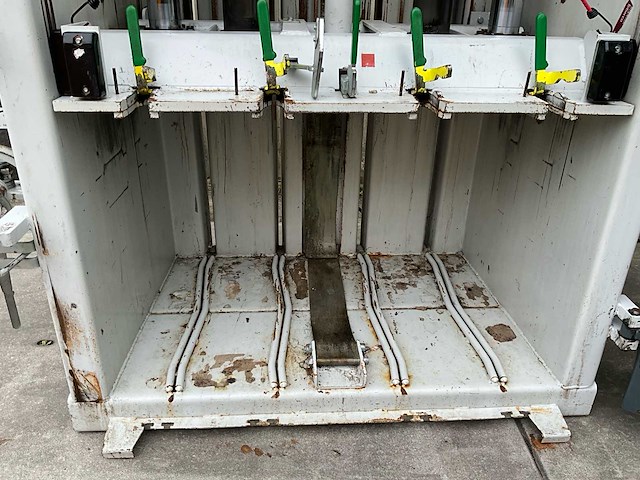 2009 hsm v-press 860 plus afvalpers / kartonpers verticale balenpers - afbeelding 2 van  6