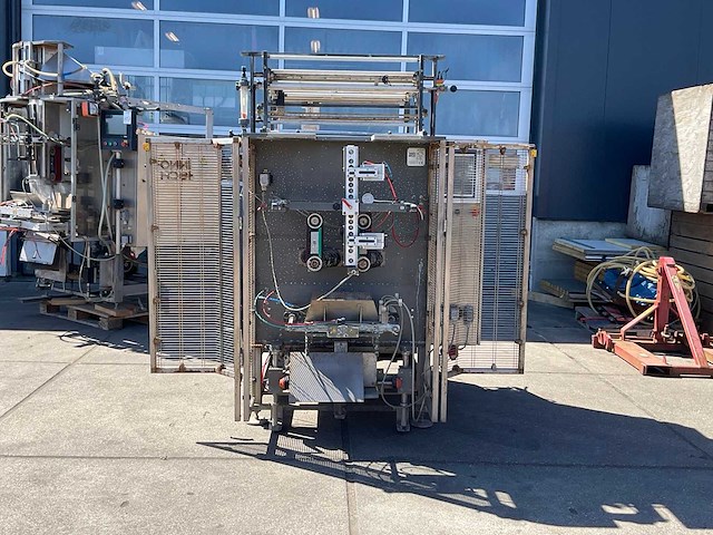 2009 inno-tech 3900 revo zakken vorm-, vul- en sluitmachine - afbeelding 1 van  8