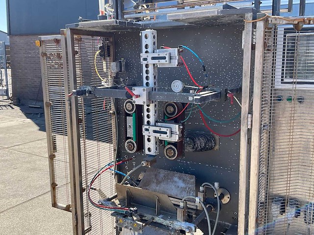 2009 inno-tech 3900 revo zakken vorm-, vul- en sluitmachine - afbeelding 2 van  8