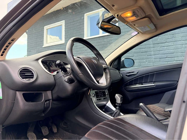 2009 lancia delta 1.4-16v platino panoramadak personenauto - afbeelding 14 van  15