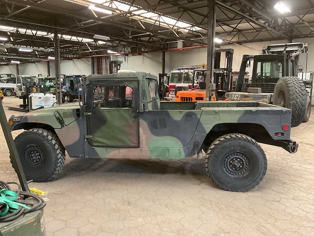 2009 m1114 humvee legervoertuig - afbeelding 3 van  21