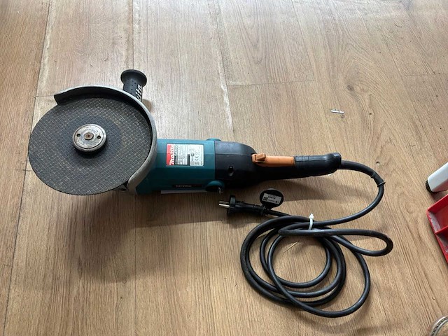 2009 makita haakse slijpmachine - afbeelding 1 van  5