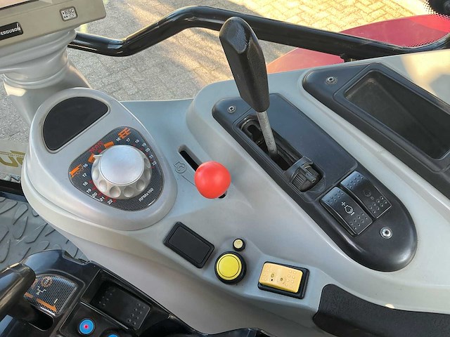 2009 massey ferguson 6465t3 vierwielaangedreven landbouwtractor - afbeelding 16 van  28