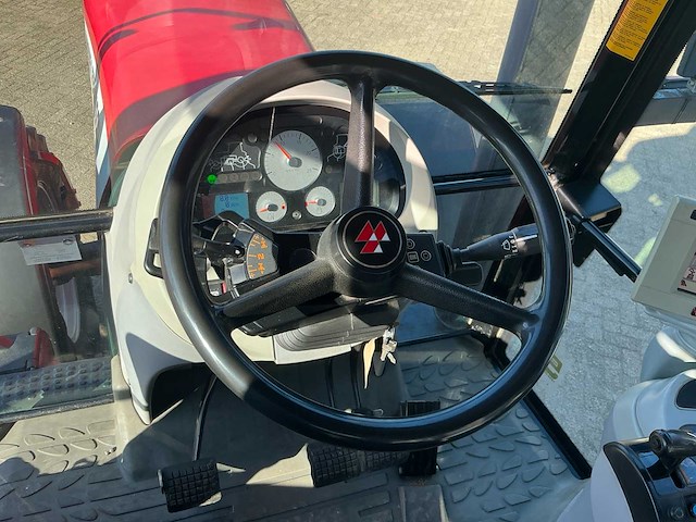 2009 massey ferguson 6465t3 vierwielaangedreven landbouwtractor - afbeelding 7 van  28