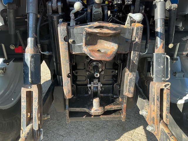 2009 massey ferguson 6465t3 vierwielaangedreven landbouwtractor - afbeelding 20 van  28