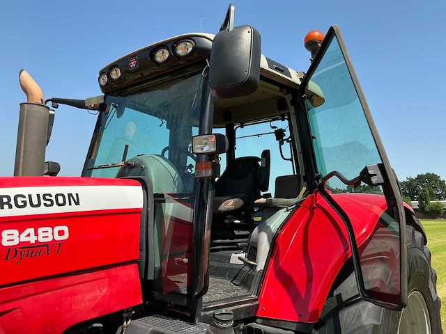 2009 massey ferguson 8480 dyna vt vierwielaangedreven landbouwtractor - afbeelding 10 van  30