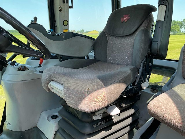 2009 massey ferguson 8480 dyna vt vierwielaangedreven landbouwtractor - afbeelding 12 van  30