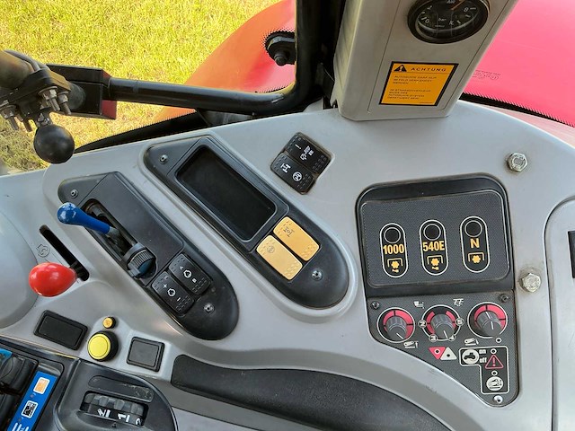 2009 massey ferguson 8480 dyna vt vierwielaangedreven landbouwtractor - afbeelding 17 van  30