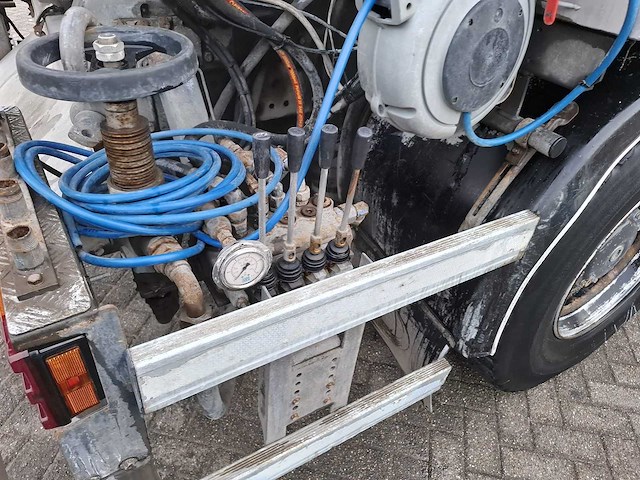 2009 mercedes-benz axor 1829 l kolkenzuiger vrachtwagen - afbeelding 29 van  54