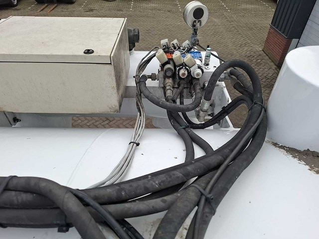 2009 mercedes-benz axor 1829 l kolkenzuiger vrachtwagen - afbeelding 39 van  54