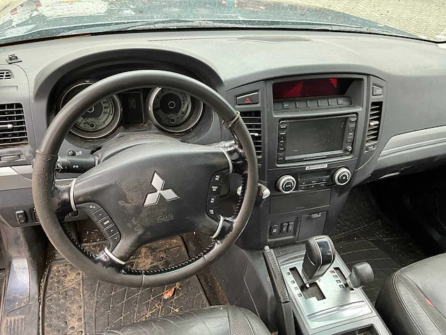 2009 mitsubishi pajero 3.2 bedrijfswagen 4-vfx-18 - afbeelding 13 van  37