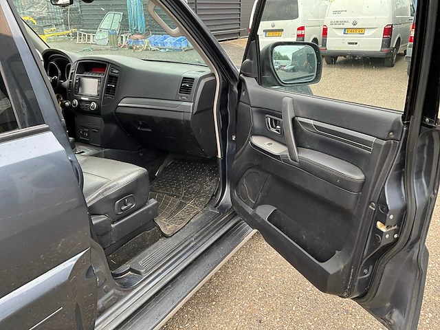 2009 mitsubishi pajero 3.2 bedrijfswagen 4-vfx-18 - afbeelding 18 van  36