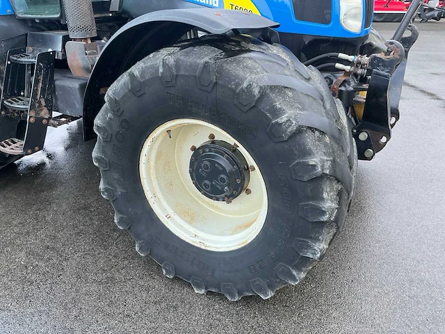 2009 new holland t6080 vierwielaangedreven landbouwtractor - afbeelding 3 van  28