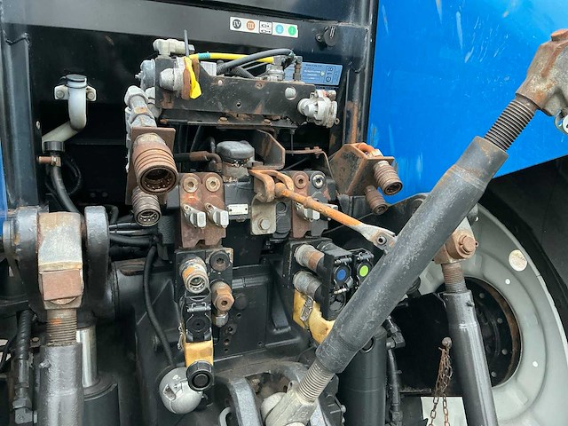 2009 new holland t7030 power command vierwielaangedreven landbouwtractor - afbeelding 38 van  45