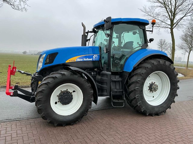 2009 new holland t7030 power command vierwielaangedreven landbouwtractor - afbeelding 6 van  45