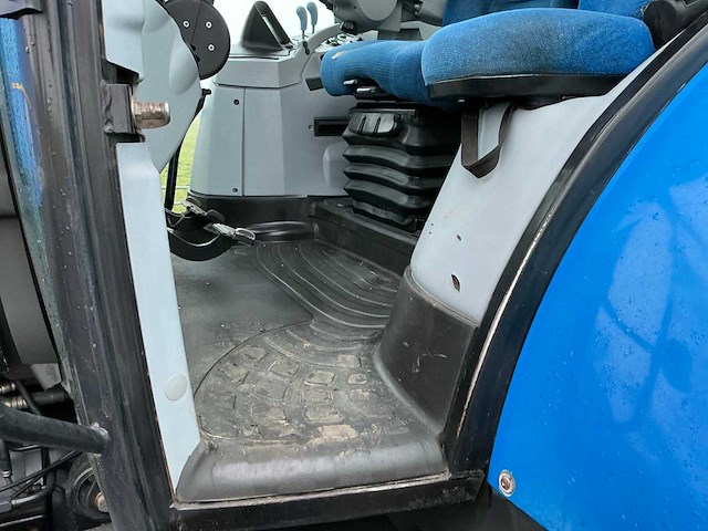 2009 new holland t7030 power command vierwielaangedreven landbouwtractor - afbeelding 33 van  45