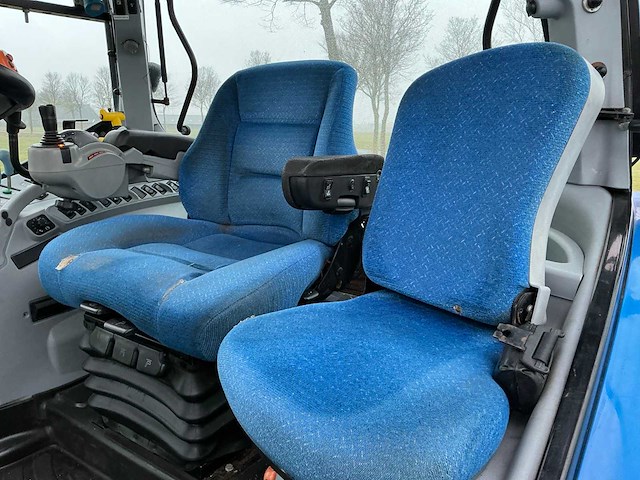 2009 new holland t7030 power command vierwielaangedreven landbouwtractor - afbeelding 14 van  45