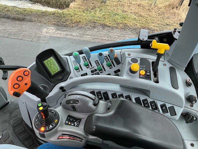 2009 new holland t7030 power command vierwielaangedreven landbouwtractor - afbeelding 15 van  45