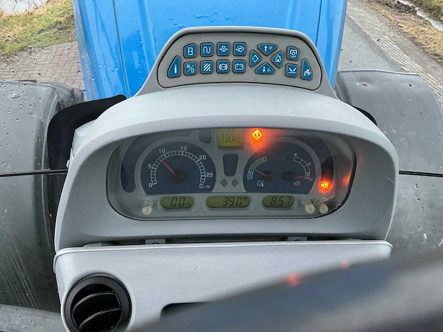 2009 new holland t7030 power command vierwielaangedreven landbouwtractor - afbeelding 18 van  45