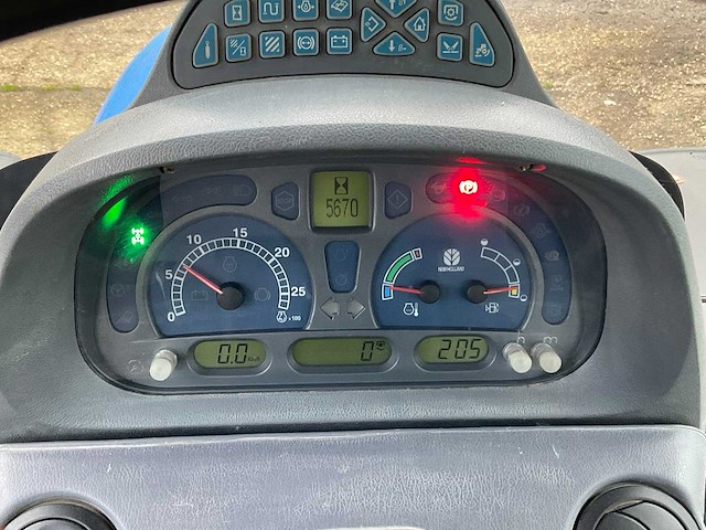 2009 new holland ts135a vierwielaangedreven landbouwtractor - afbeelding 9 van  36