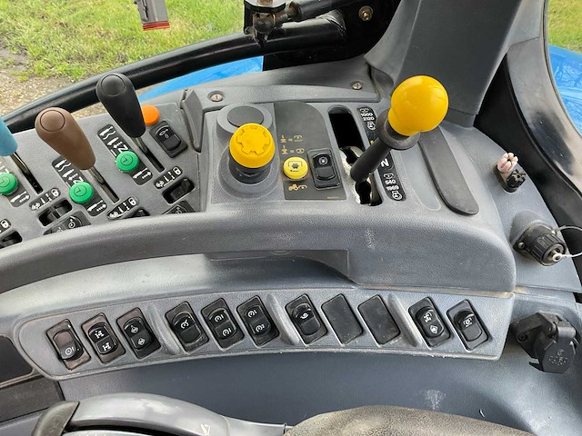 2009 new holland ts135a vierwielaangedreven landbouwtractor - afbeelding 13 van  36