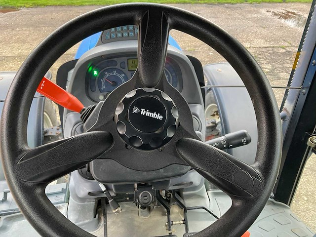 2009 new holland ts135a vierwielaangedreven landbouwtractor - afbeelding 18 van  36