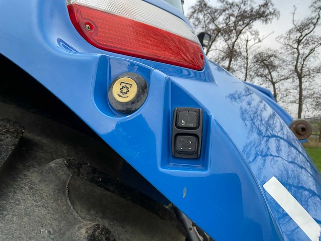 2009 new holland ts135a vierwielaangedreven landbouwtractor - afbeelding 21 van  36