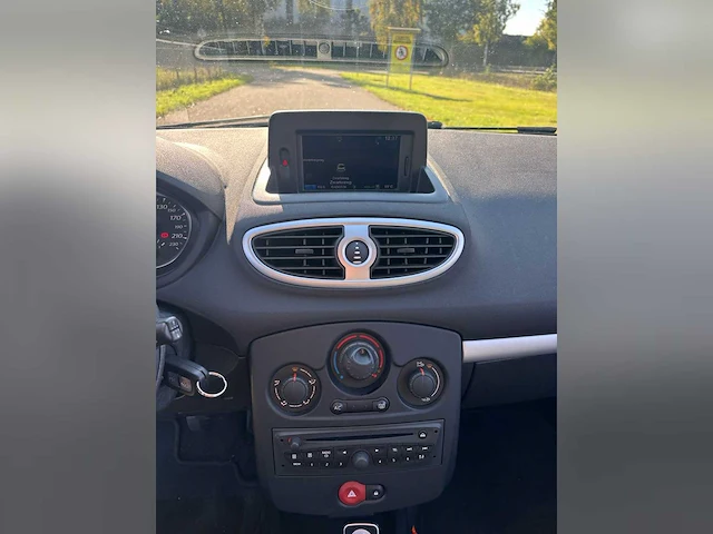 2009 renault clio 1.2 dynamique personenauto - afbeelding 11 van  12