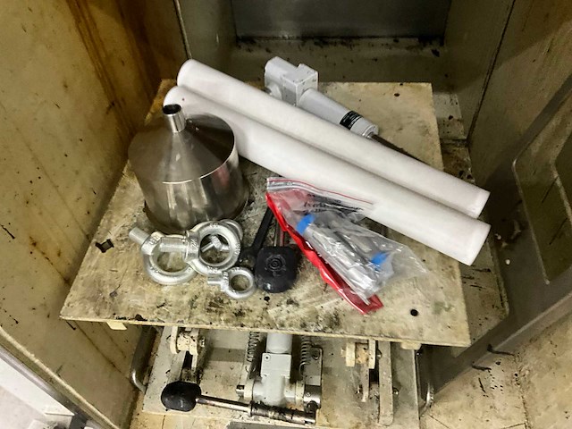 2009 schüchl vakuum ugm-850 2-componenten vacuüm meng- en doseersysteem - afbeelding 3 van  18