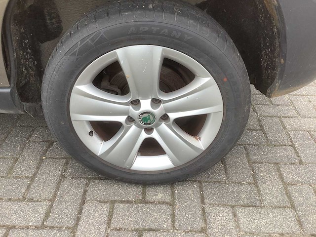 2009 skoda yeti 1.8 tsi elegance4x4 personenauto - afbeelding 14 van  17