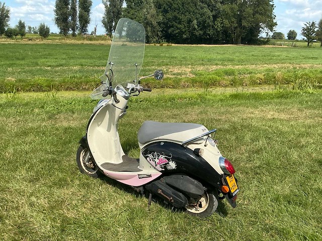 2009 sym bromscooter mio 50 scooter - afbeelding 13 van  19