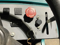 2009 tennant 7100 vast straatveegmachine - afbeelding 1 van  13