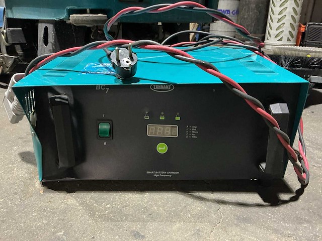 2009 tennant 7100 vast straatveegmachine - afbeelding 2 van  13