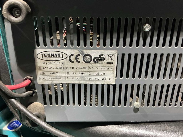 2009 tennant 7100 vast straatveegmachine - afbeelding 10 van  13