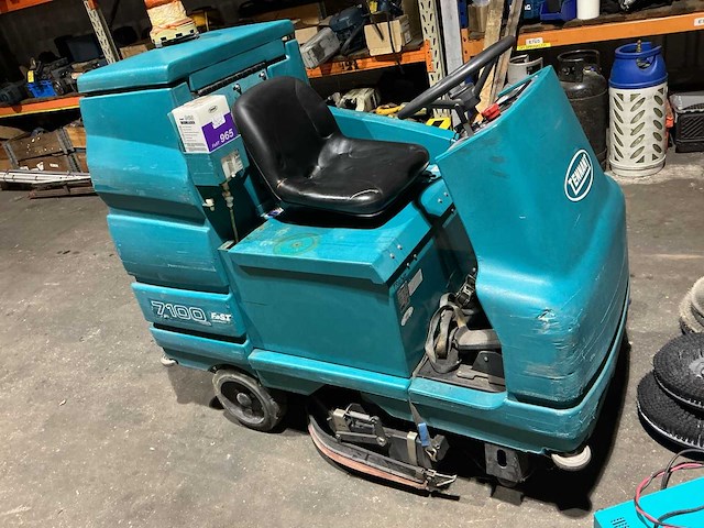 2009 tennant 7100 vast straatveegmachine - afbeelding 11 van  13