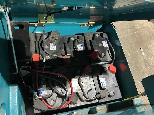 2009 tennant 7100 vast straatveegmachine - afbeelding 7 van  13