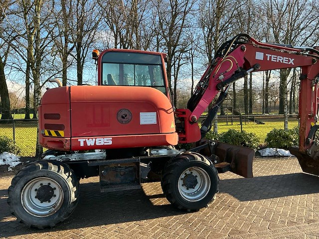 2009 terex tw85 banden graafmachine - afbeelding 18 van  25