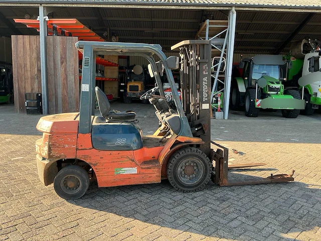 2009 toyota 02-7fd25 vorkheftruck - afbeelding 28 van  31