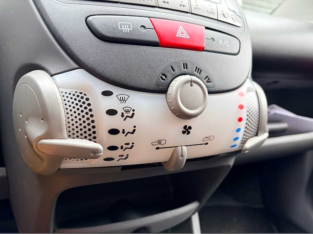 2009 toyota aygo airco 1.0-12v access personenauto - afbeelding 3 van  12