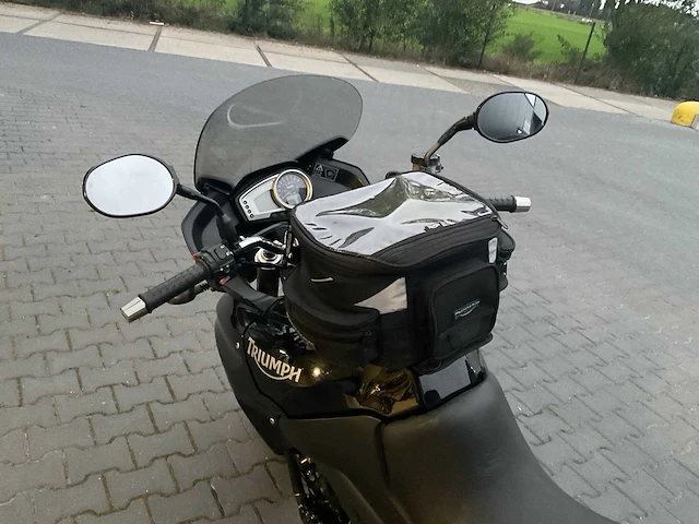 2009 triumph - tiger 1050 - motorcycle - afbeelding 10 van  10