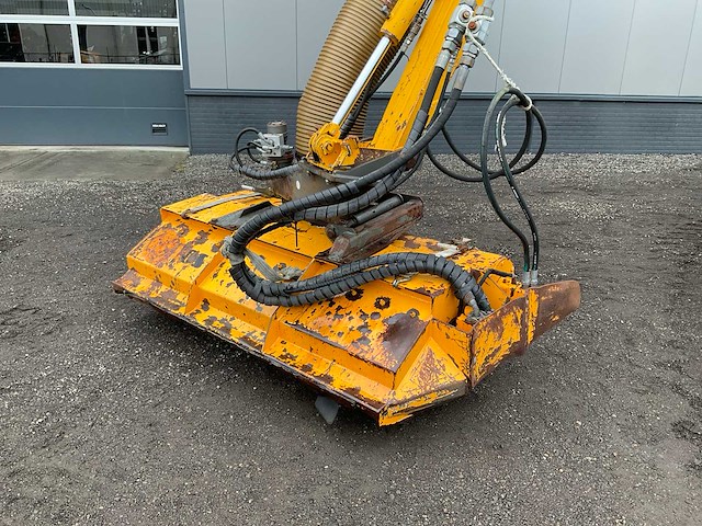 2009 valtra t182 direct vierwielaangedreven landbouwtractor met hemos maai-arm - afbeelding 2 van  42
