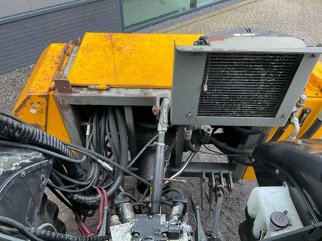 2009 valtra t182 direct vierwielaangedreven landbouwtractor met hemos maai-arm - afbeelding 25 van  42